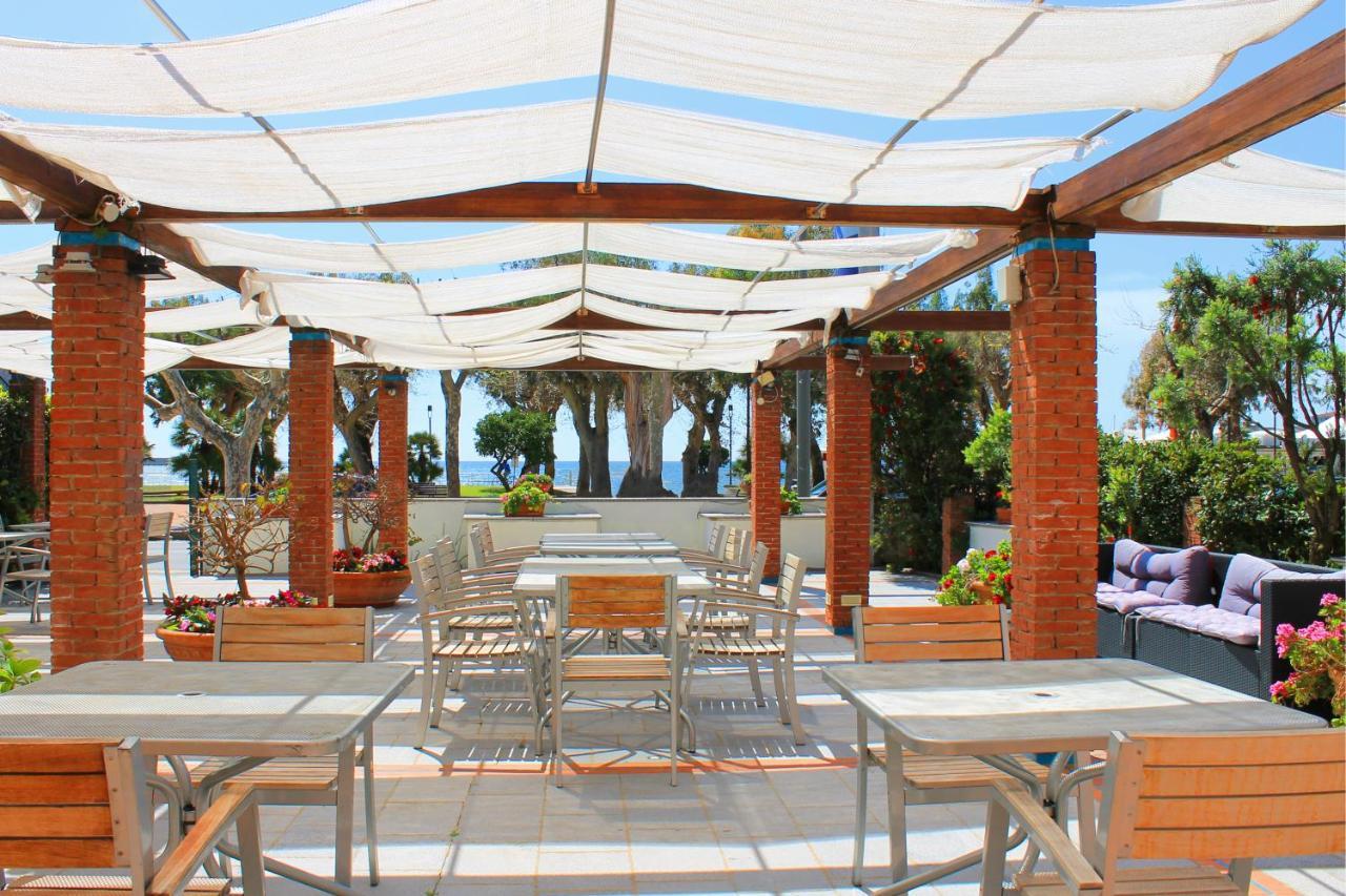Hotel Pisacane Sapri Bagian luar foto
