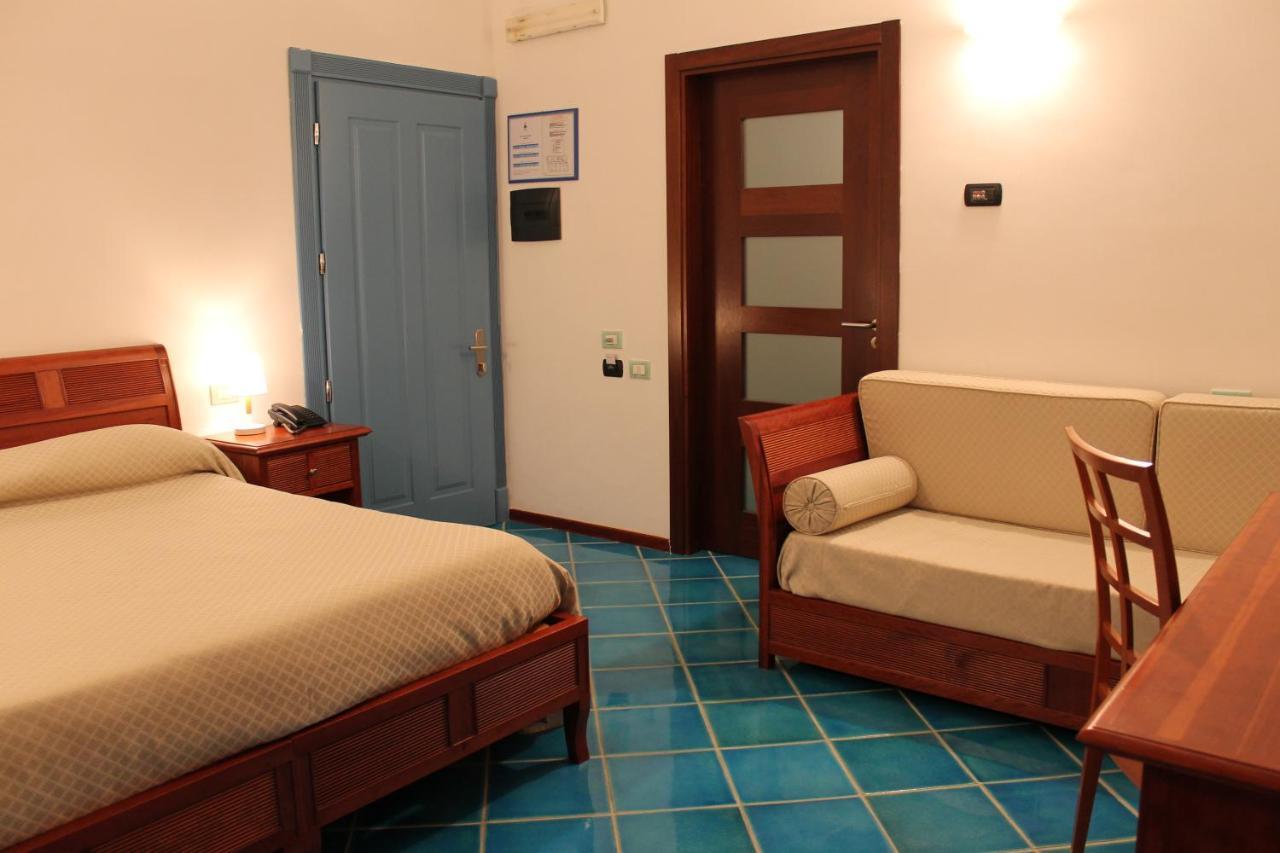 Hotel Pisacane Sapri Bagian luar foto