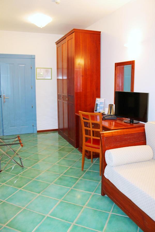 Hotel Pisacane Sapri Bagian luar foto