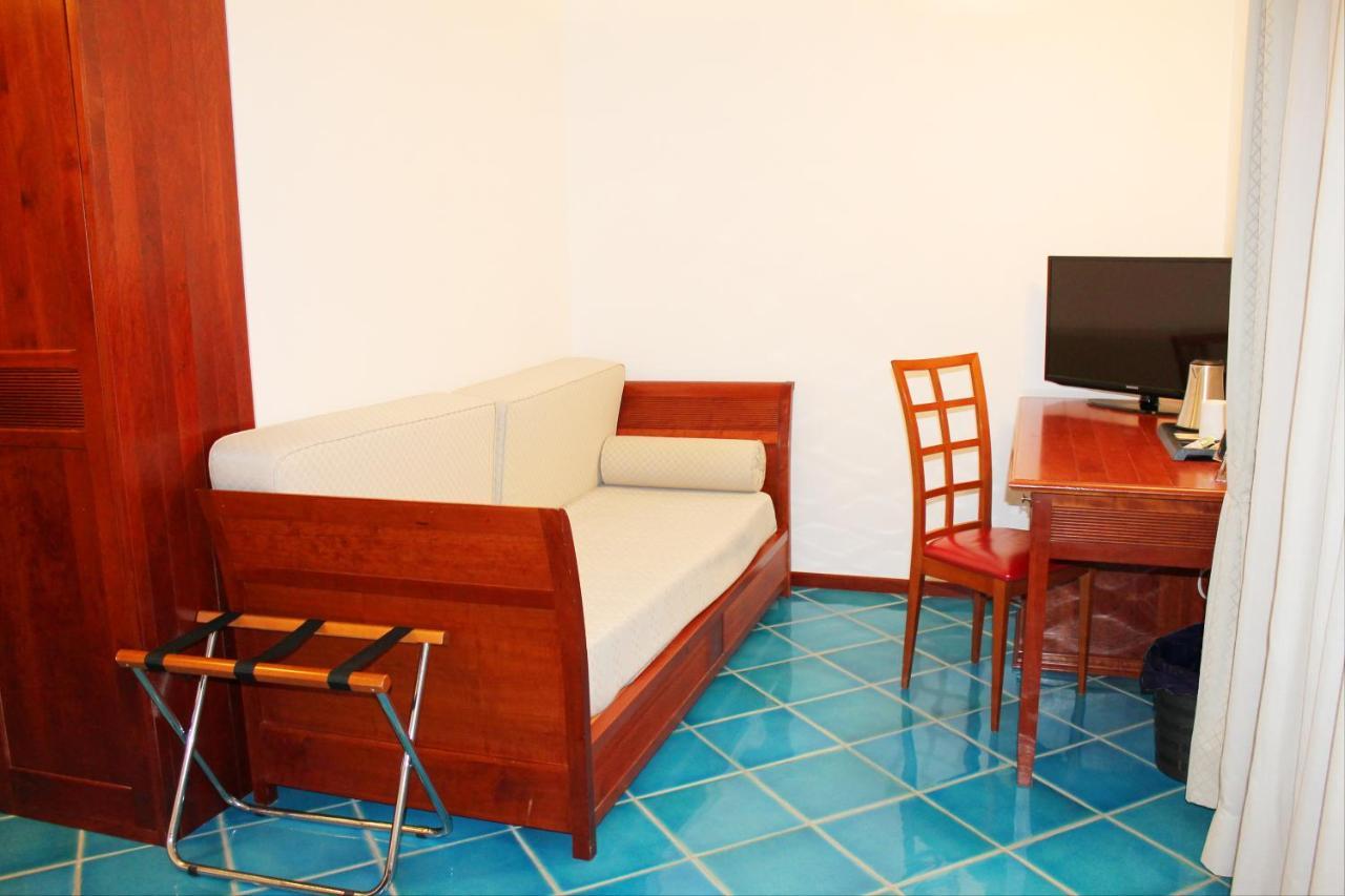Hotel Pisacane Sapri Bagian luar foto