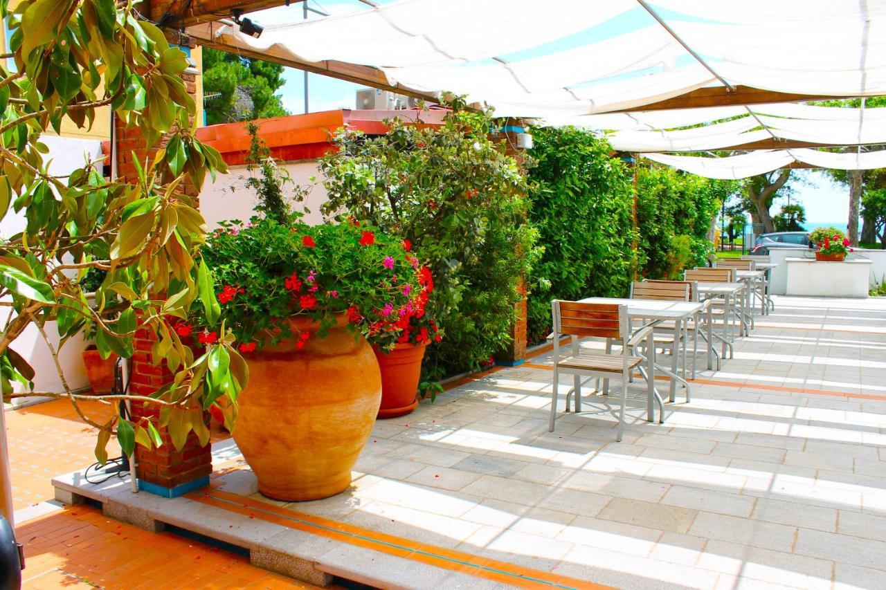 Hotel Pisacane Sapri Bagian luar foto