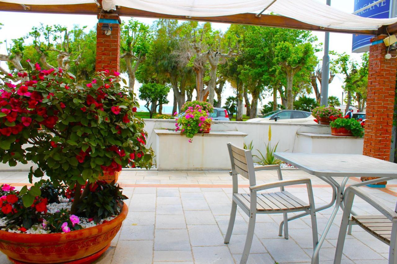 Hotel Pisacane Sapri Bagian luar foto