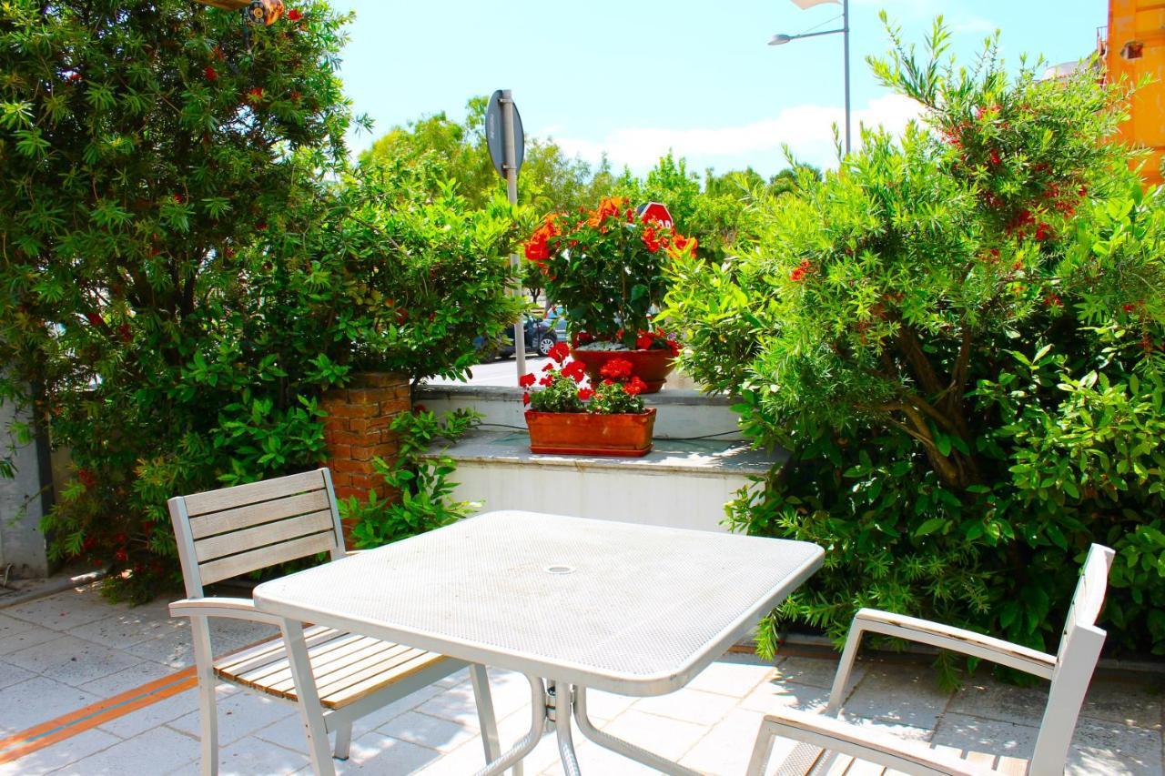 Hotel Pisacane Sapri Bagian luar foto