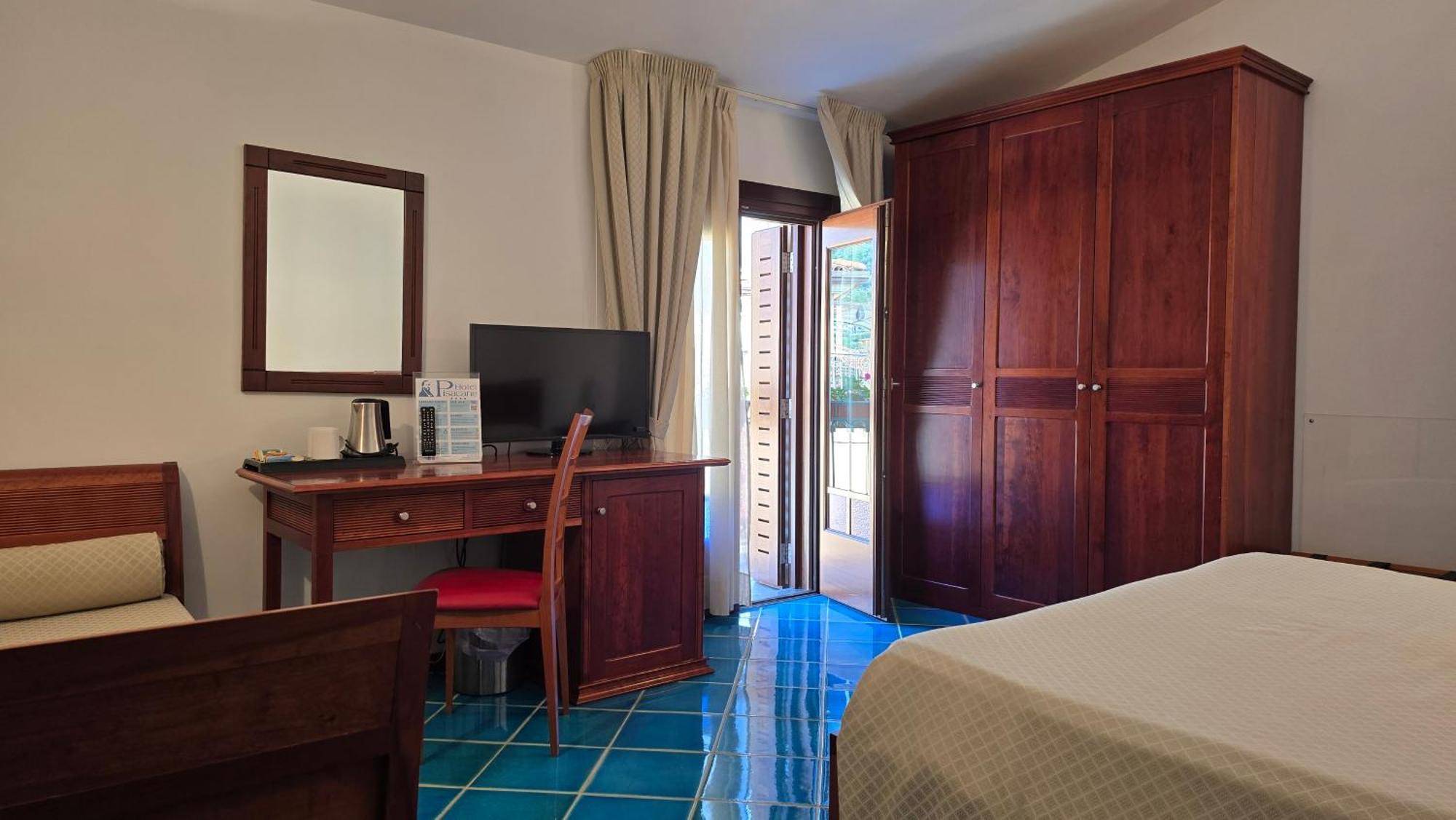 Hotel Pisacane Sapri Bagian luar foto