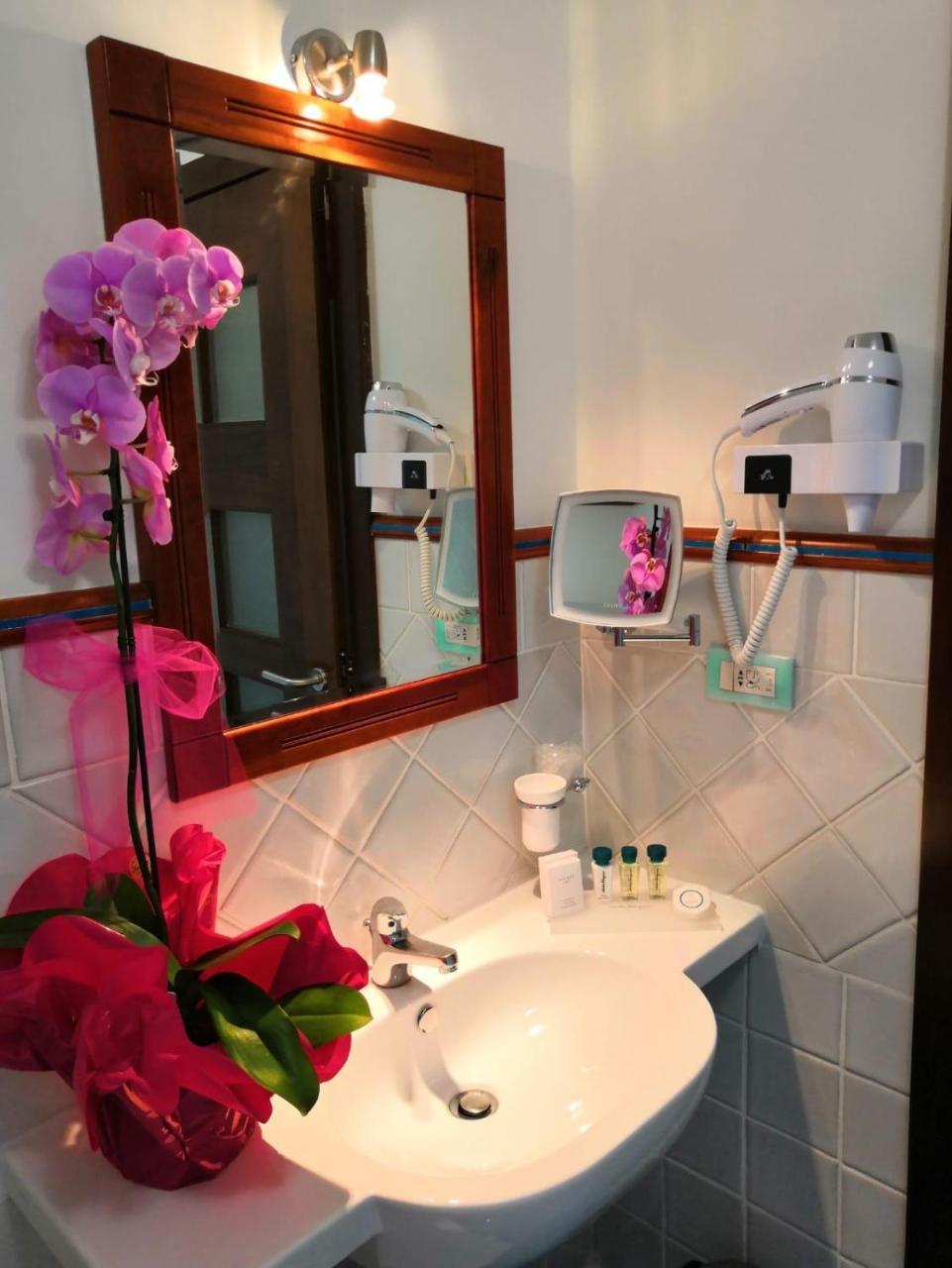 Hotel Pisacane Sapri Bagian luar foto