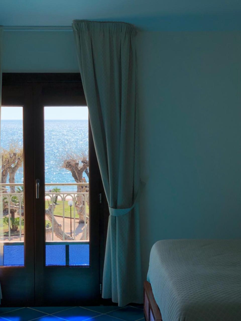 Hotel Pisacane Sapri Bagian luar foto